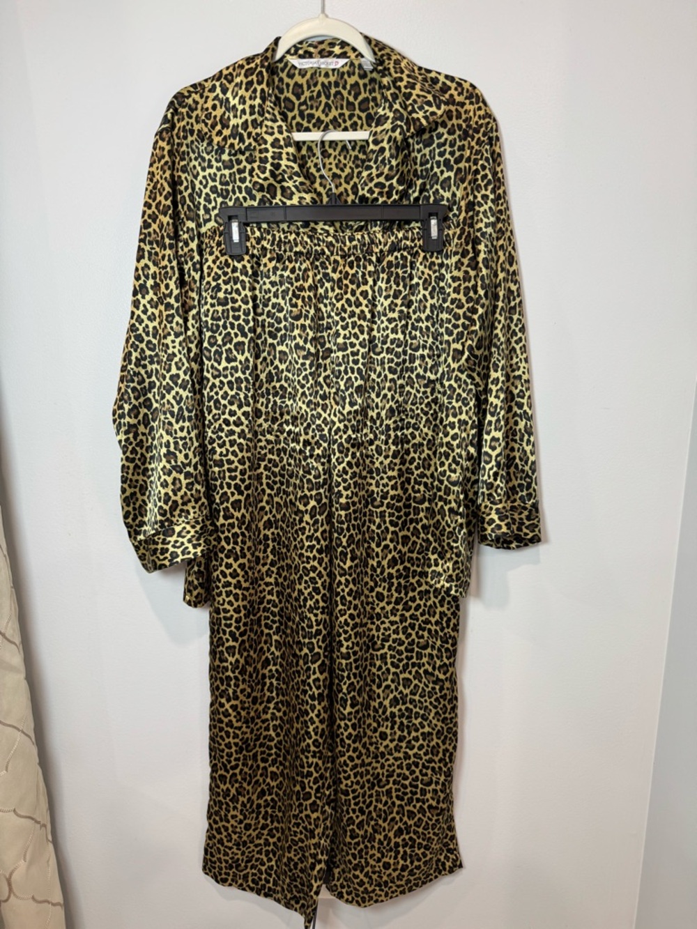Victoria's Secret Women's Leopard Print Pajama Set Size M Top& Pants 2 Piece